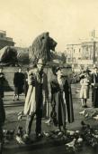 Z Markiem Żuławskim na Trafalgar Square, Londyn ok. 1947