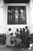 Chrzest syna Adama w kościele Panny Marii w St. John’s Wood, 1982. Powyżej malowidło Marka Żuławskiego „Chrzest Chrystusa”
